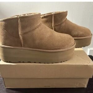 Ultra Mini Platform Uggs Women’s Size 7  Big Kids Size 5.5 - Chestnut